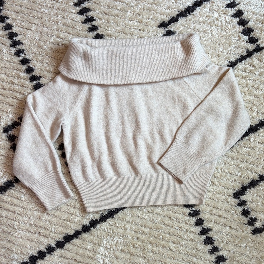 NWOT H&M Off-Shoulder Sweater (size XS)
